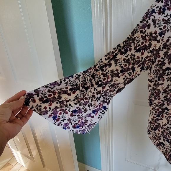 Liz Claiborne Multicolored Floral Top with Bell Sleeves Women's Size XXL - Picture 2 of 9